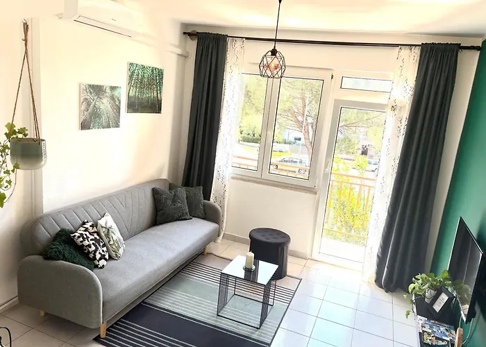 Apartment Green