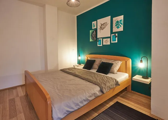 Apartment Green