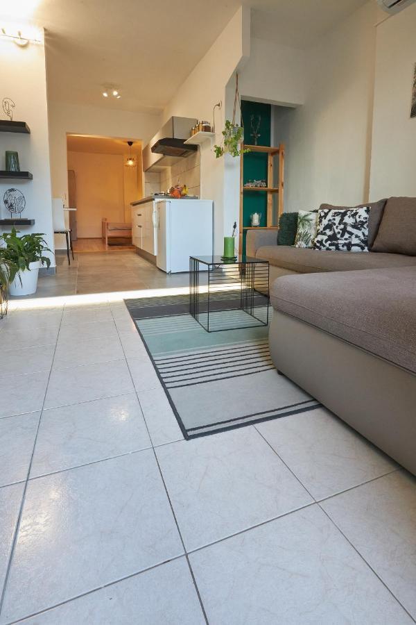 Apartment Green