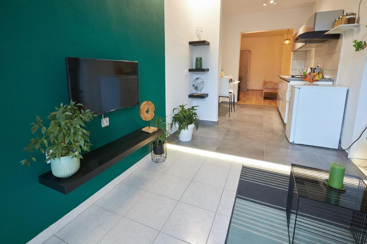 Apartment Green